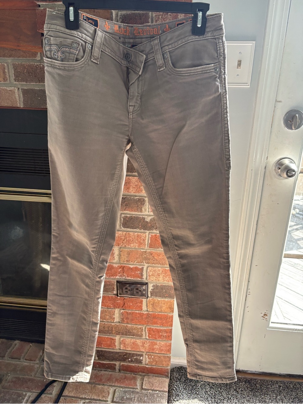 Rock Revival Women’s Skinny Jeans in Taupe